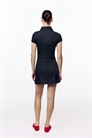 Короткое платье с складками-гофрами артикул 156153145