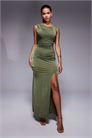 Платье средней длины с открытыми плечами и разрезом на бедре артикул 150147354