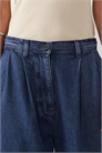 Джинсы с широкими брючинами и складками артикул 155217482