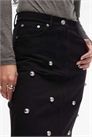 Джинсовая юбка средней длины с заклепками артикул 151304643
