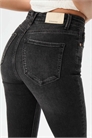 D09 — джинсы-скинни с очень высокой талией артикул 148637734