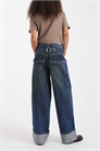 X002 — джинсы свободного кроя с затягивающимся поясом сзади и отворотом на подоле артикул 148996864