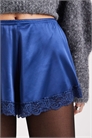 Шорты-хот-панты с кружевной отделкой артикул 153832412