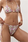 Бикини-трусики с боковыми завязками и абстрактным принтом артикул 146991230