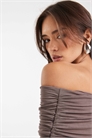 Боди с асимметричным вырезом «бардо» артикул 147968478