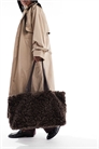 Сумка-тоут из искусственного меха артикул 151070684