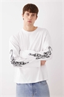 Футболка свободного прямого кроя с длинными рукавами и принтом в виде пантеры на рукаве артикул 154837405