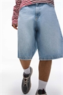 Шорты-бермуды из джинсовой ткани свободного кроя артикул 155780769