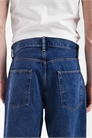Джинсы свободного кроя артикул 155392581