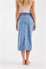 Джинсовая юбка средней длины с разрезом спереди артикул 133736080