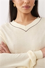 Легкий трикотажный свитер с V-образным вырезом артикул 155128912