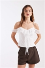 Топ с рюшами спереди и открытыми плечами артикул 155844682