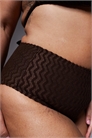 Бикини-трусики с высокой талией и фактурной отделкой артикул 153323600