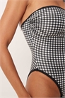 Купальник с клетчатым принтом артикул 150782823