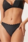 Бикини-трусики с высоким вырезом и волнистым краем артикул 148075863
