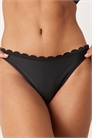 Бикини-трусики с высоким вырезом и волнистым краем артикул 148075863