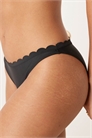 Бикини-трусики с высоким вырезом и волнистым краем артикул 148075863