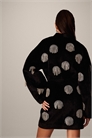 Мини-платье-халат из бархата с украшением в виде точек артикул 149432399