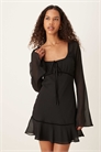 Мини-платье с расклешенной горловиной и длинными рукавами артикул 148040067