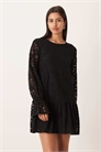Мини-платье из кружева с рукавами-трубочками артикул 152934449