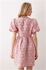 Мини-платье с жакардовым узором в виде сердечек и рукавами-буф артикул 153668017