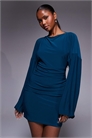 Мини-платье с длинными рукавами и рельефными элементами артикул 155092647