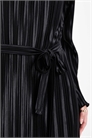 Мини-платье с плиссировкой и завязкой на талии артикул 150747217