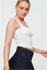 Топ в стиле «доярки» с квадратным вырезом и кружевной лентой от Dremi артикул 141415153