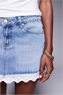 Мини-юбка из денима с кружевной отделкой артикул 140566856