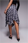 Юбка средней длины с рюшами на талии и асимметричным подолом артикул 150660862