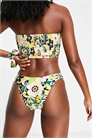 Бикини-трусики с высоким вырезом и цветочным принтом в стиле 60-х артикул 114695726