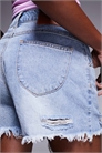 Джинсовые шорты с потертостями и потёртостями по краю артикул 140562745