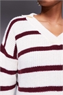 Свитер с V-образным вырезом и воротником артикул 147662127