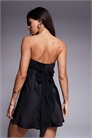 Мини-платье из атласа с открытыми плечами, шифоновым бантом и завязками на спине артикул 140137394