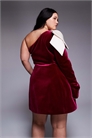 Мини-платье из бархата с одним плечом и бантиком артикул 148917366