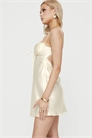 Мини-платье с атласным лифом, кружевной отделкой, низким вырезом и капюшоном на спине артикул 141415101
