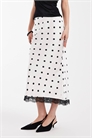Атласная юбка средней длины с кружевной отделкой в горошек артикул 153786597