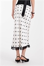 Атласная юбка средней длины с кружевной отделкой в горошек артикул 153786597