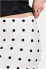 Атласная юбка средней длины с кружевной отделкой в горошек артикул 153786597