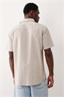Рубашка с короткими рукавами из смесовой ткани с добавлением льна артикул 153910434