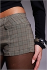 Микрошорты из ткани «айви» в клетку, скроенные по фигуре артикул 153982514
