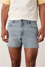 Укороченные джинсовые шорты облегающего кроя с рваными элементами артикул 147762421