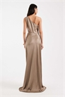 Атласное макси-платье с одним плечом и сборками для подружки невесты артикул 154051809