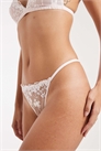 Стринги с кружевной вышивкой артикул 155322985