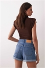 Удобные джинсовые шорты в стиле «mom» артикул 154585416