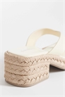 Эспадрильи на блочном каблуке с ремешком между пальцами артикул 154172930