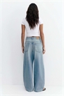 Джинсы свободного кроя с плиссированным эффектом «баллон» артикул 156401310