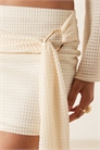 Трикотажная мини-юбка с фактурной текстурой и золотой отделкой co-ord артикул 144017650