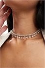 Колье-чокер с кристальной цепочкой и элементами из искусственных жемчужин артикул 138519812