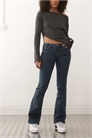Джинсы с изогнутой кокеткой артикул 153807326